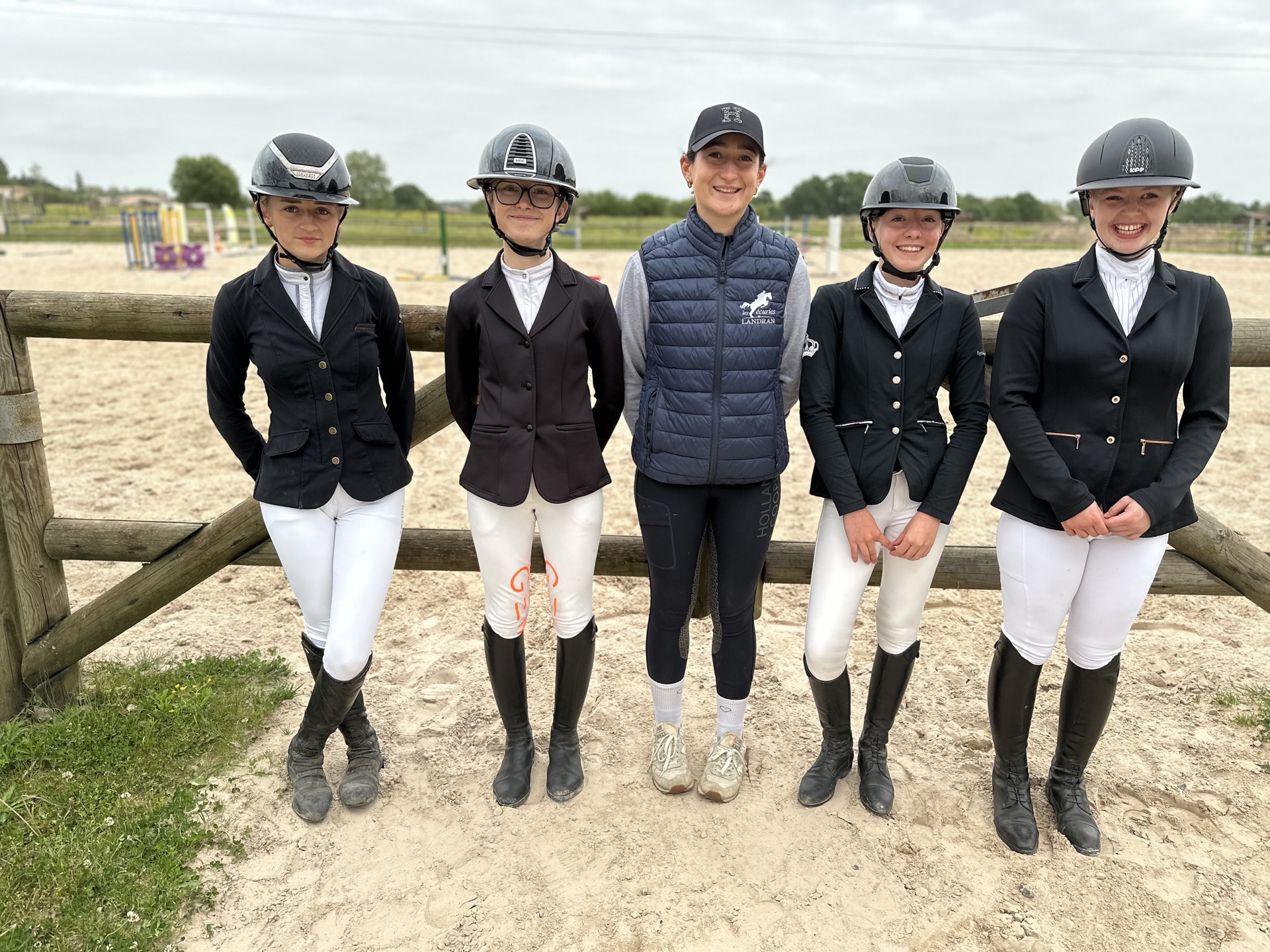 Cavalières des Écuries du Landran avec leur monitrice